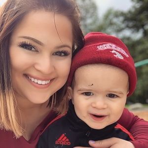 Single mom Poshmarking to support my son ♥️